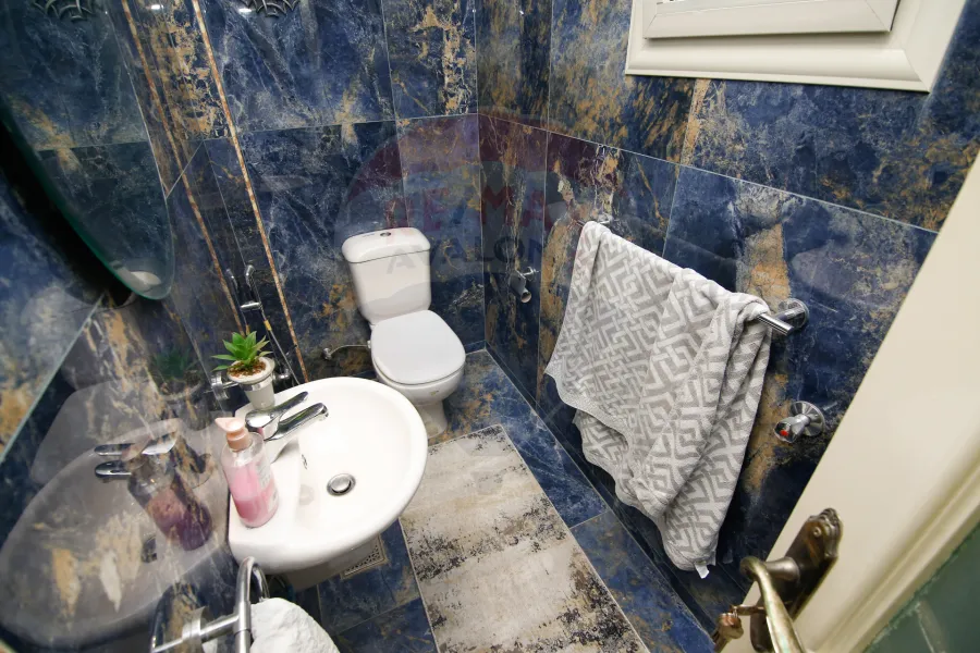 شقة دوبلكس للبيع 250 م سيدي بشر ( خطوات من ميدان محمد نجيب)