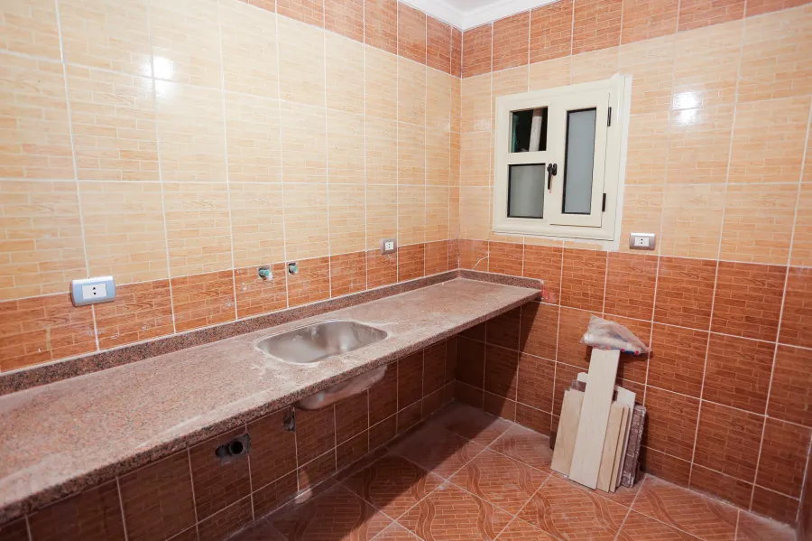 شقة للبيع 135 م ميامي ( ش قائد اسراب البحار )