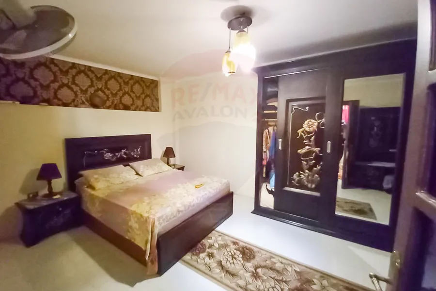 شقة للبيع 147 م + 60 م روف زيزينيا  ( ش الأمير جميل )