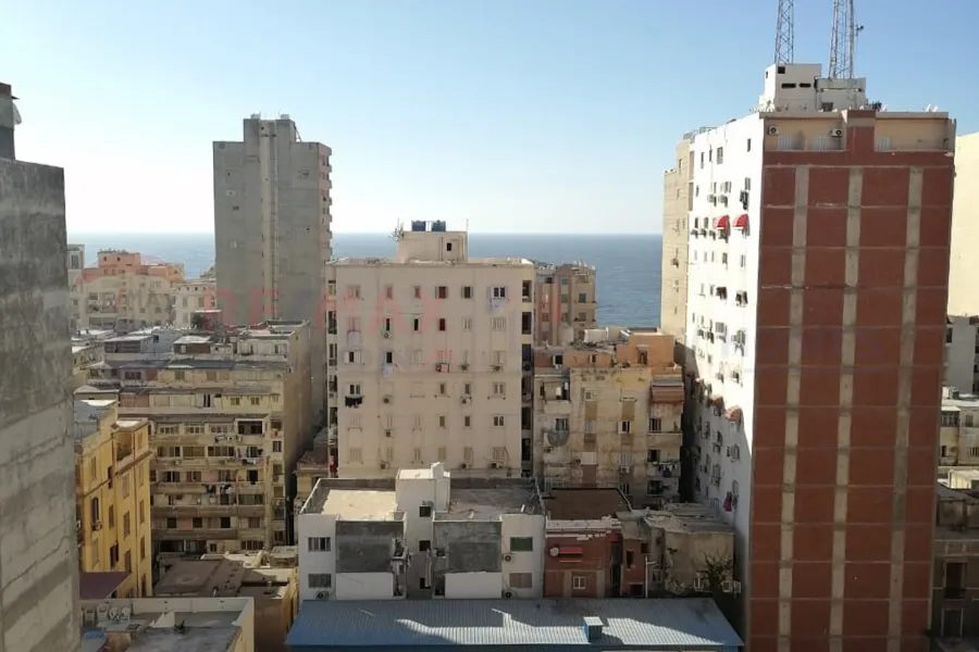 شقة للبيع 170 م سبورتنج (علي الترام مباشرة)