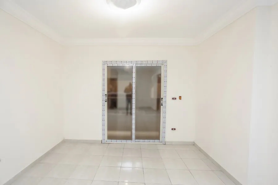 شقة للايجار 110م  المندرة (2 نمرة من البحر)