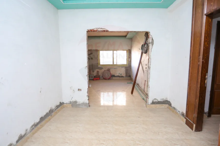 Store for sale 423 m + Mizzane 70 m Al-Mansheya (Direct on sea) - available for cafe or restaurant