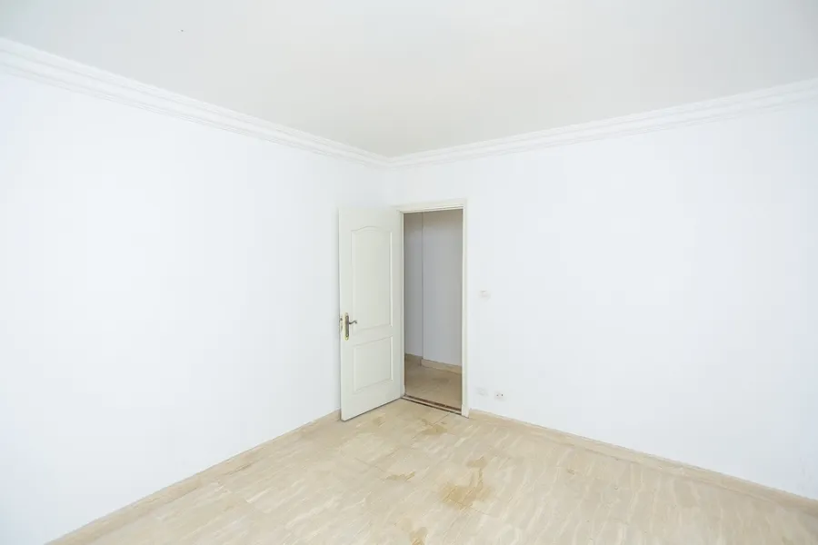 Apartment For Sale 210m Camp-chizar (Steps From University Bridge)