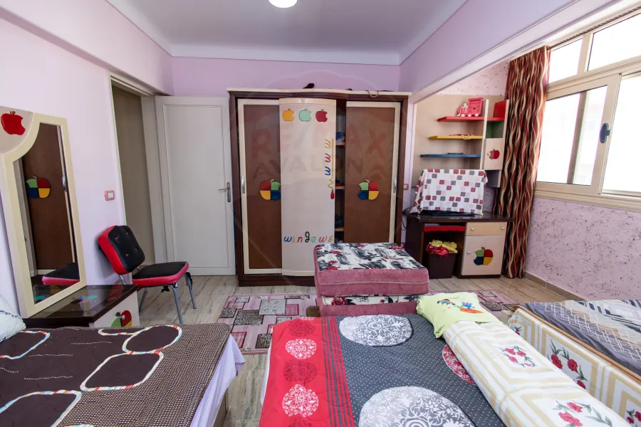 شقة للبيع 140 م ميامي (ش جمال عبد الناصر مباشره)