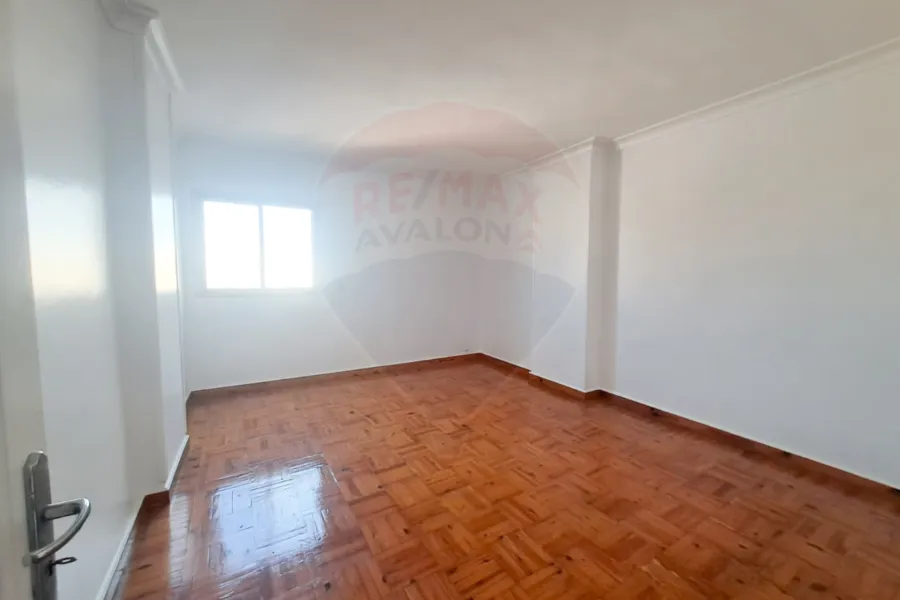 شقة للبيع 175 م سموحة ( بجوار كوبري 14 مايو )