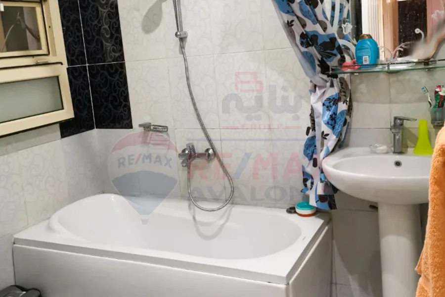 شقة للبيع 215 م سيدي بشر (ش جمال عبد الناصر)