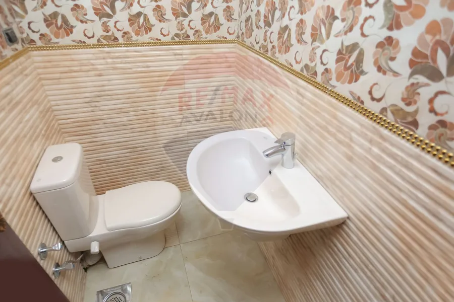 Apartment for sale 255 m Stanley (steps from the sea)