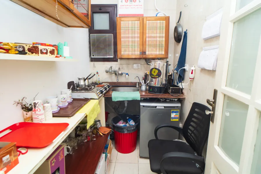 Administrative headquarters for sale 260 m Gleem (in front of the digestive system hospital)