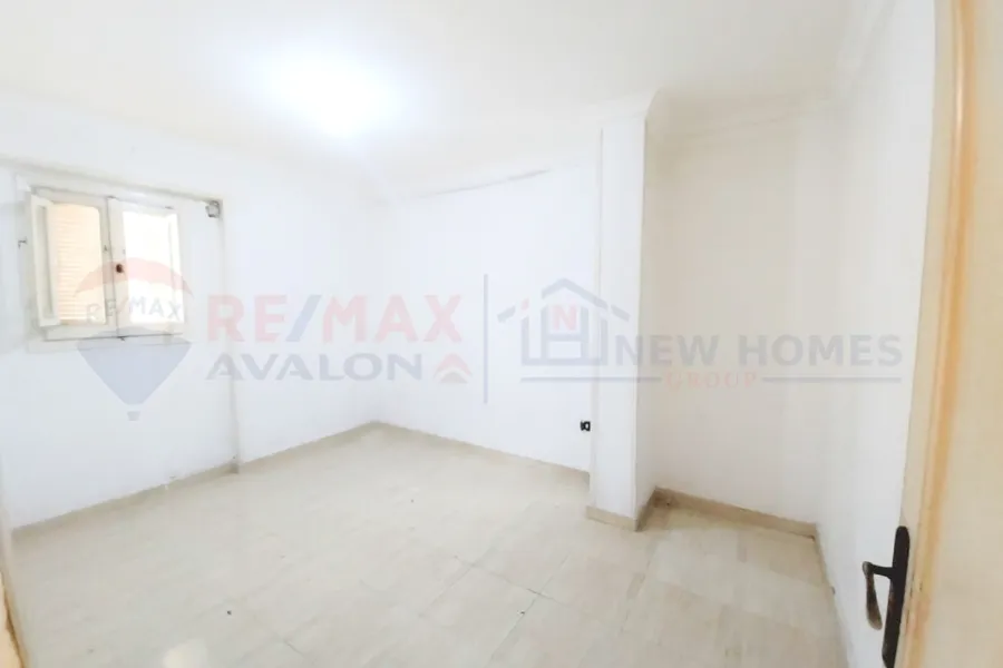 شقة للايجار 110 م سموحة (ش النصر - كومباوند براند )