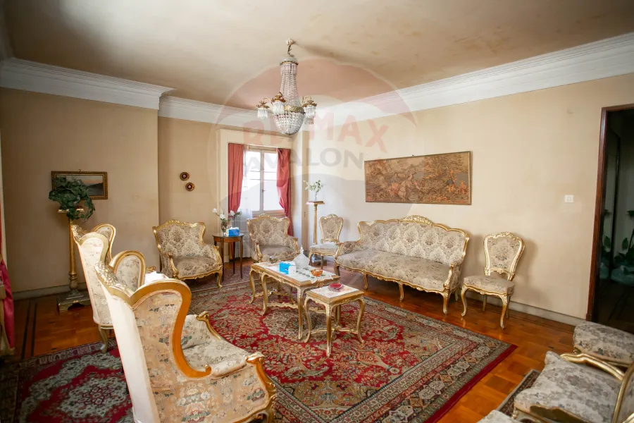 شقة للبيع 250 م سيدي جابر الشيخ (بين بورسعيد و البحر)