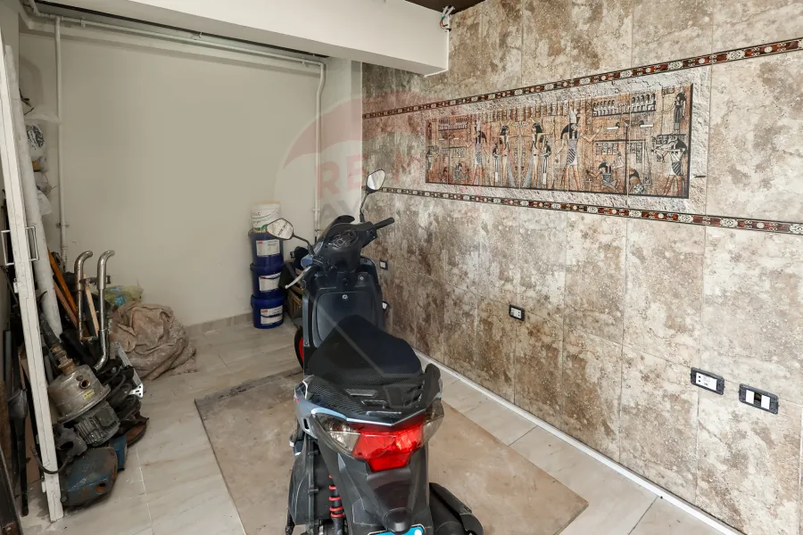 محل للبيع 40 م سبورتنج (علي البحر مباشرة)