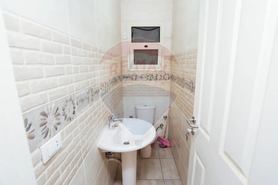 شقة للبيع 250 م سموحة (ش حسن علام)