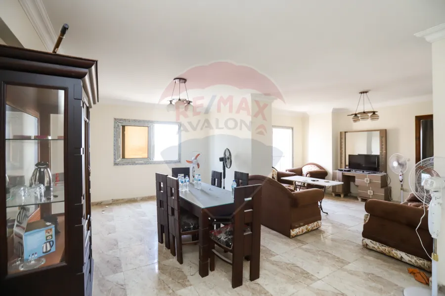 Apartment for sale 160 m Sidi Gaber (El-Mosher St Steps From Sea -Tram Station)
