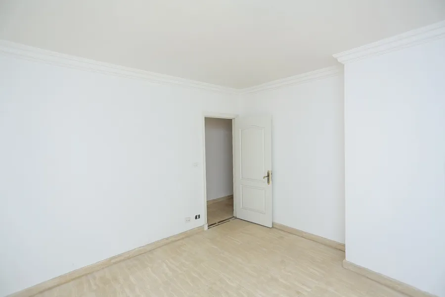 Apartment For Sale 210m Camp-chizar (Steps From University Bridge)