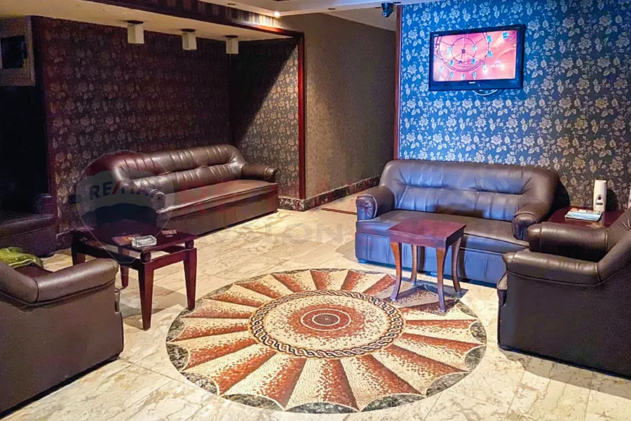 مقر اداري مفروش للإيجار 250 م ميامي (امام نادي السيارات)