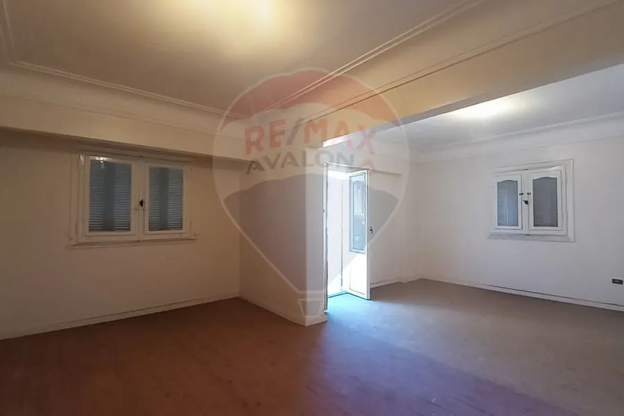 Corner apartment for sale 300 m Miami (Askander Ibrahim main st.)