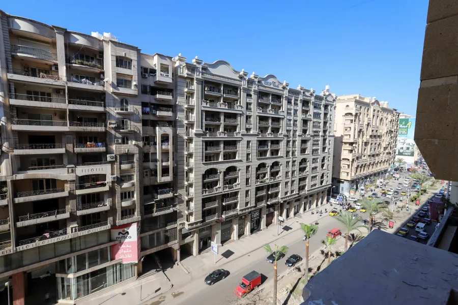 شقة للبيع 195م سموحة (ش فوزى معاذ الرئيسى)