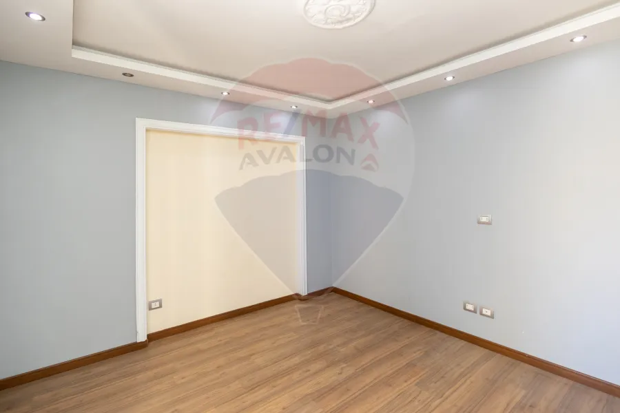 شقة للبيع 130 م كفر عبده (شارع إبراهيم راجي)