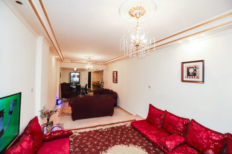 شقة للبيع 126م سموحة ( متفرع من شارع النصر )