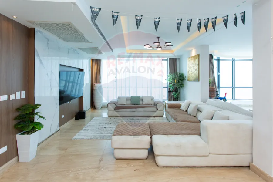 شقة للبيع 235 م ستانلي (علي البحر مباشرة - عمارة براند)