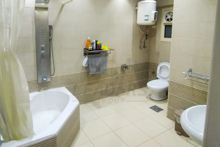 شقة للبيع 250 م رشدي (متفرع من ش عبد الحميد العبادي)