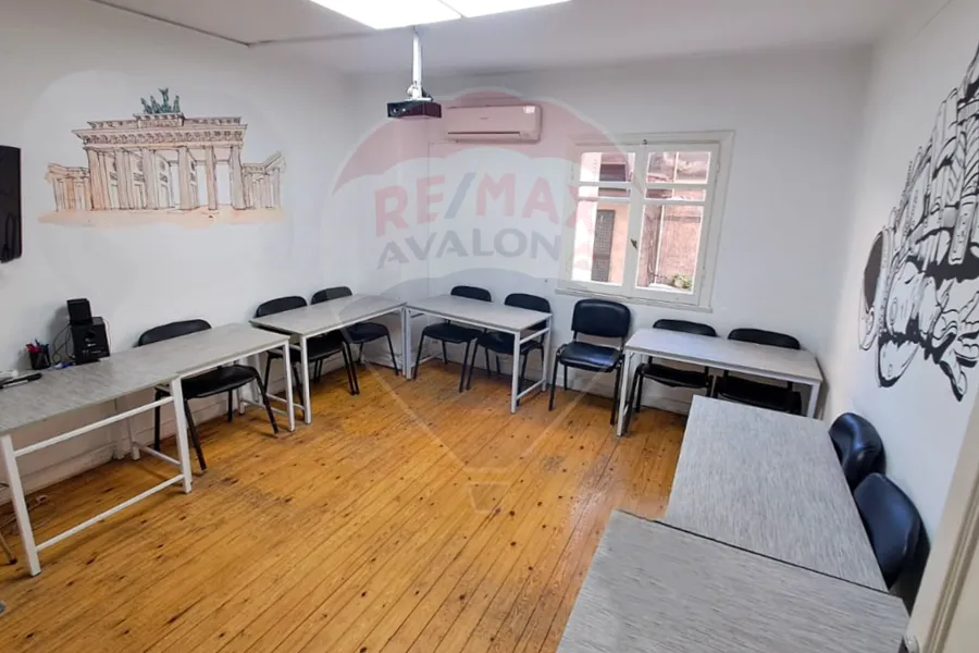 Administrative residence for rent 165 m Roushdy (Directly on the tram)