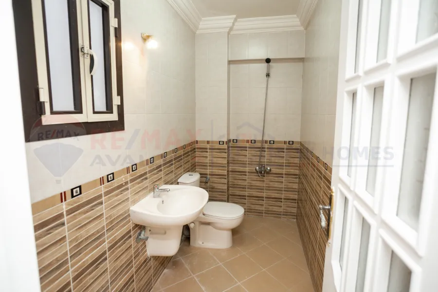 شقة للبيع 180م  لوران (متفرع من ش الاقبال)