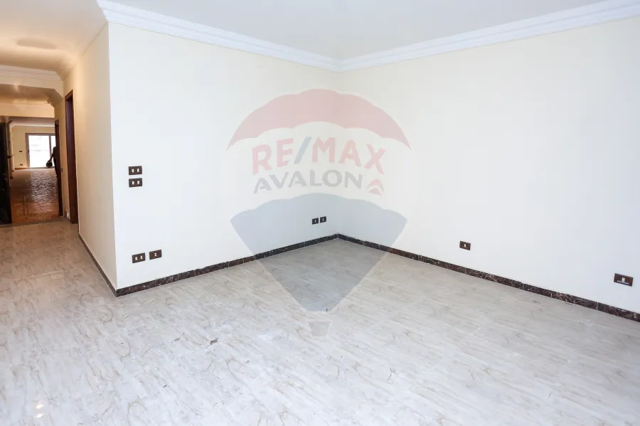 شقة للبيع 245 م رشدي ( ش عبد الحميد العبادي )