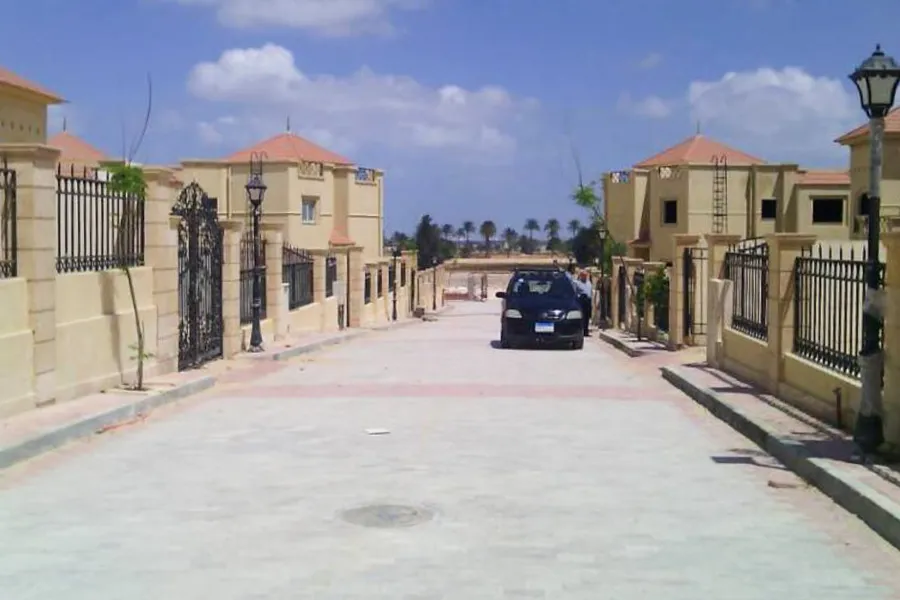 فيلا للبيع 370 م كينج مريوط  ( كومباوند الصفوه - خطوات من مطار برج العرب الدولي )