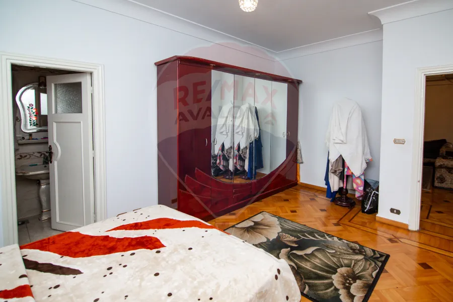 شقه + بنتهاوس للبيع 640 م سموحة (ش بهاء الدين الغتوري)