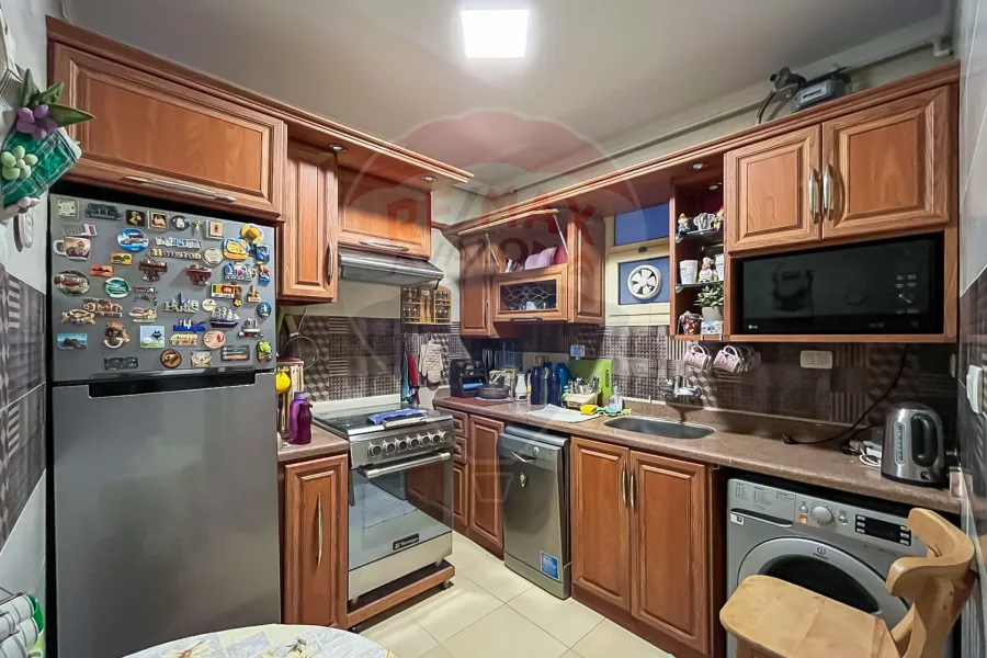 Apartment for sale 210 m Kafr Abdo (Sakinah bant Elhussin st.)