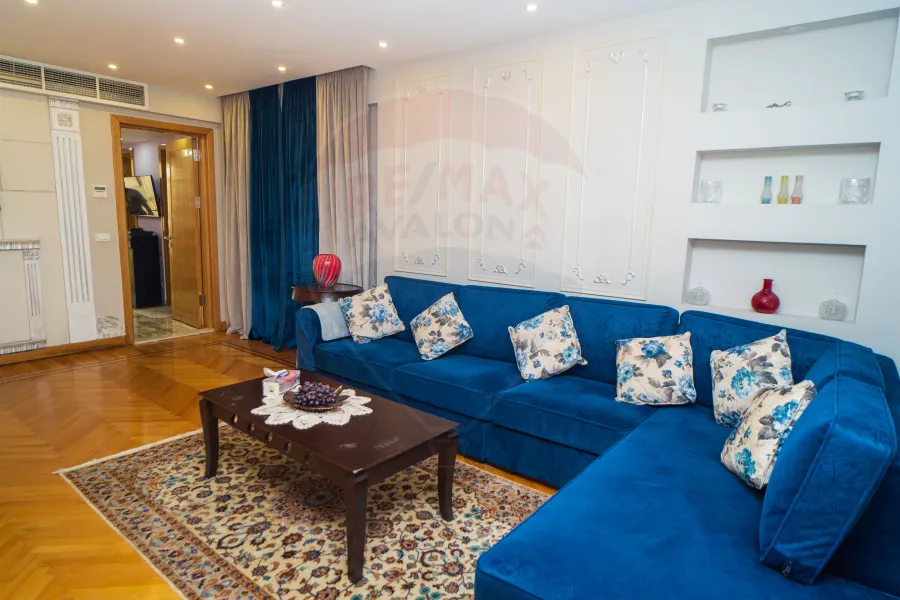 شقة للبيع 230 م سموحة بتسهيلات في السداد (أبراج دلتا لايف - ش ألبرت الأول)