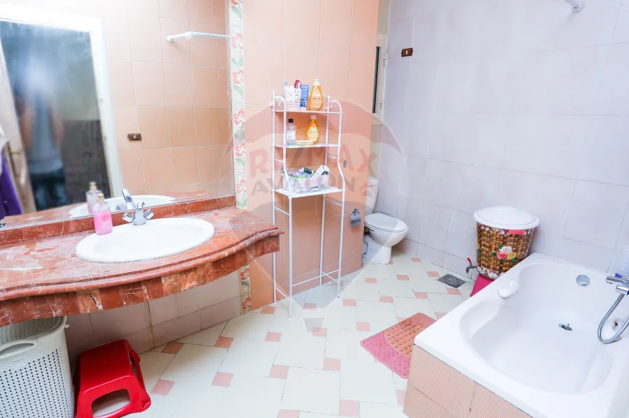 شقة للبيع 240 م ستانلي (ش عبد العزيز فهمي)