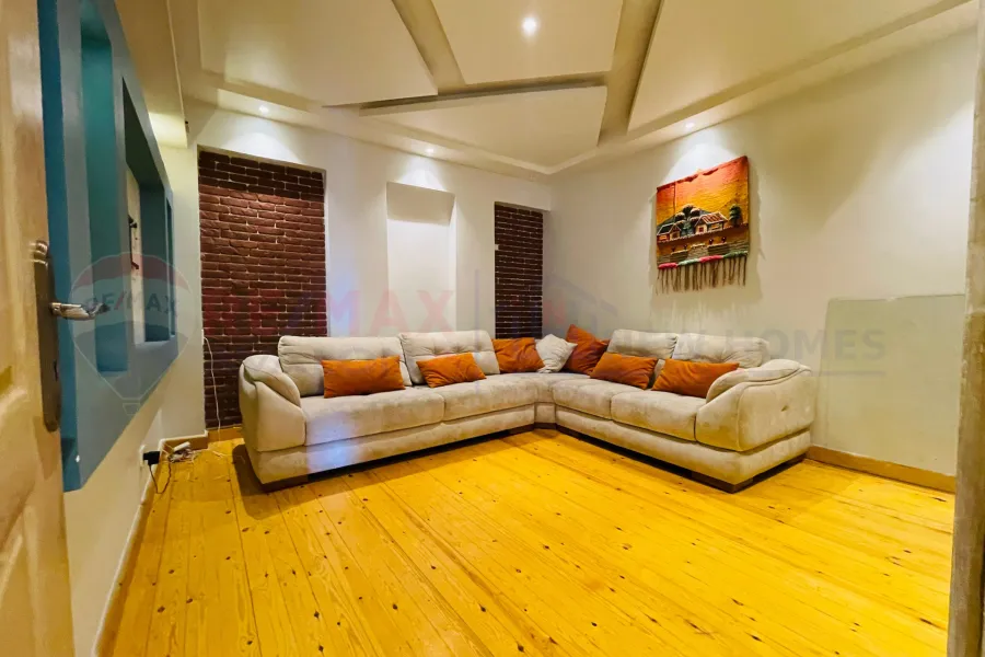 شقة للبيع 200 م سان ستيفانو (على الترام مباشرة)