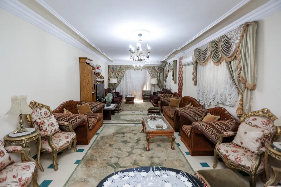 شقة للبيع 200م صافى سيدي بشر (أول نمرة من ش العيسوي)