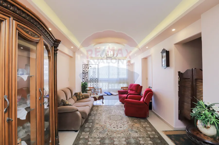 Apartment For Sale 150 m Sidi Gaber ( directly on taram station. )