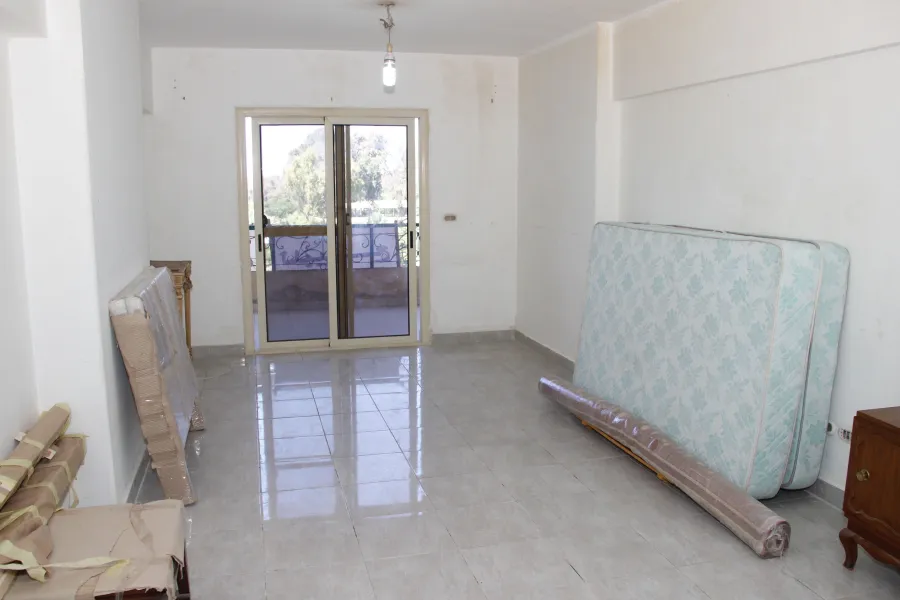 شقة للبيع 140م المنتزه (ابراج رويال بلازا)