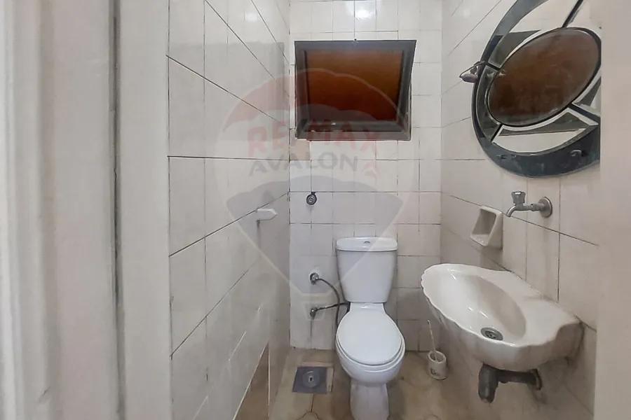 Adminstrative unit for rent 200m Louran (Al aqbal main st- steps from abu qer st)