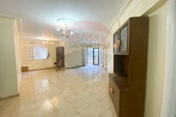 شقة للبيع 165 م جليم (ش أحمد فتحى) - 4,000,000 ج