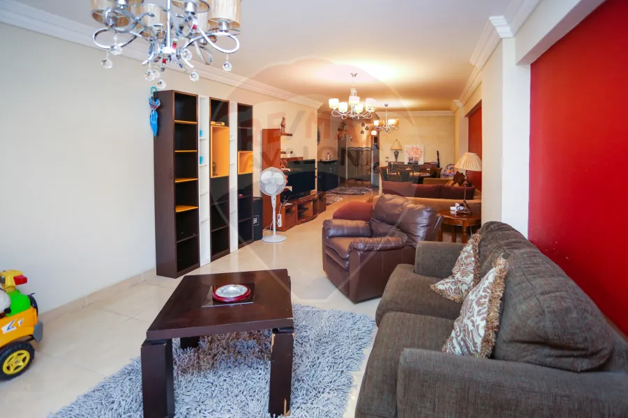 شقة للبيع 160 م كفر عبده (شارع خليل المصري)