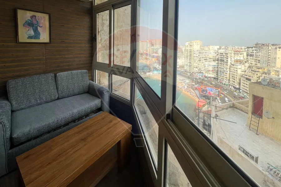 شقة دوبلكس للبيع 120 م جليم (علي البحر مباشرة)