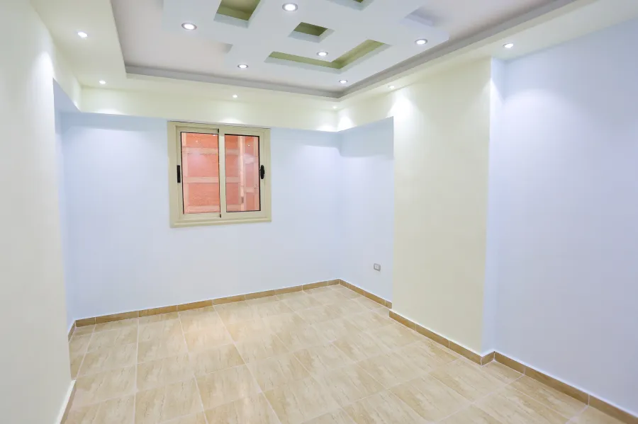 شقة للبيع 135 م ميامي ( ش قائد اسراب البحار )