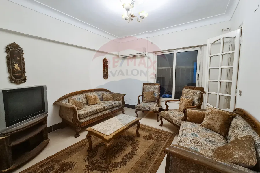 شقة للايجار المفروش 150 م لوران (خطوات من البحر)