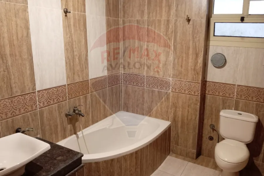 شقة للبيع 230 م جليم (ش مصطفي فهمي)