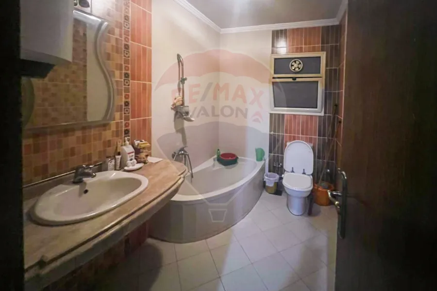 شقة للإيجار المفروش 212 م سموحة (ش كمال الدين صلاح)