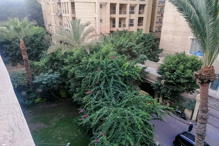 شقة للايجار المفروش 300 م كفر عبده (ش عبد القادر رجب)