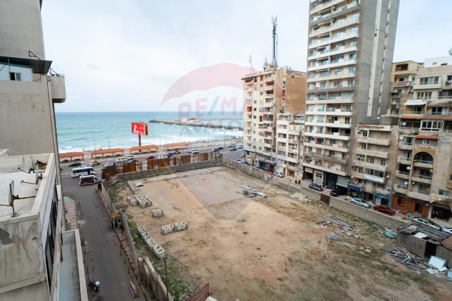 شقة للبيع 190 م لوران (ثالث نمرة من البحر)