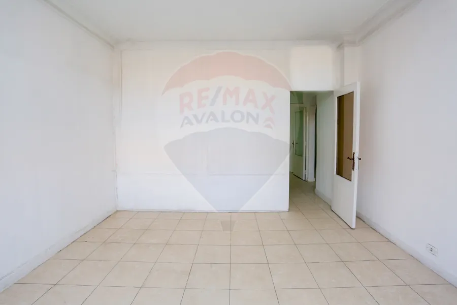 مقر ادارى للبيع 180م  لوران ( ش الاقبال الرئيسي)