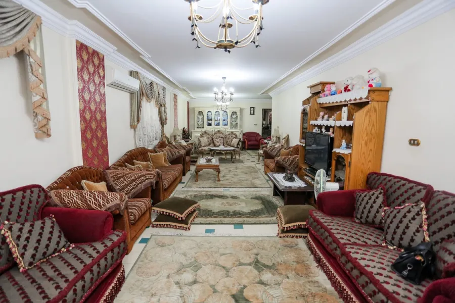 شقة للبيع 200م صافى سيدي بشر (أول نمرة من ش العيسوي)