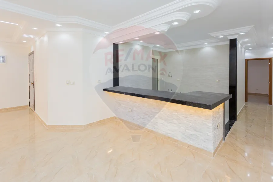 شقة للبيع 180 م سموحة (ش زكى رجب)